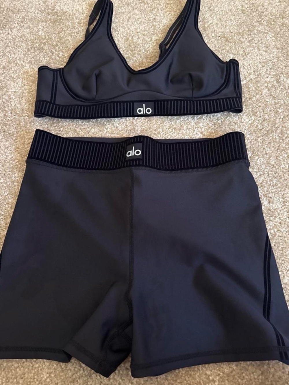 ALO Yoga Black Set